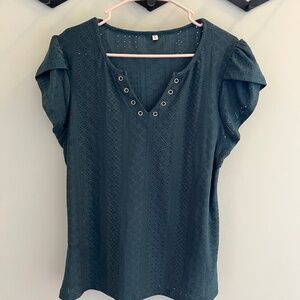Cap-sleeve T /Blouse with textured details -size L